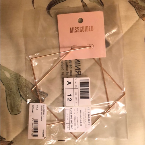 Missguided NWT Large Square Gold Hoop Earring - Picture 3 of 3